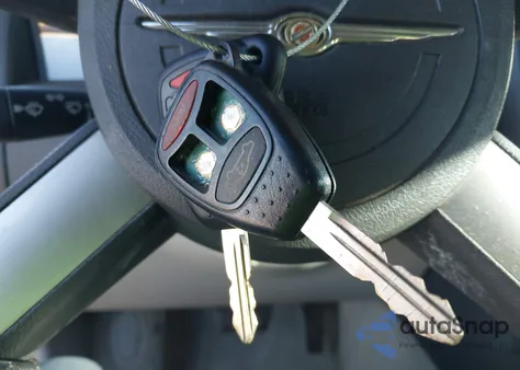 2005 Chrysler 300C из США, поврежденный, VIN 2C3JA63H85H572186